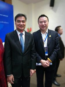 方人也专访泰国总理阿披实